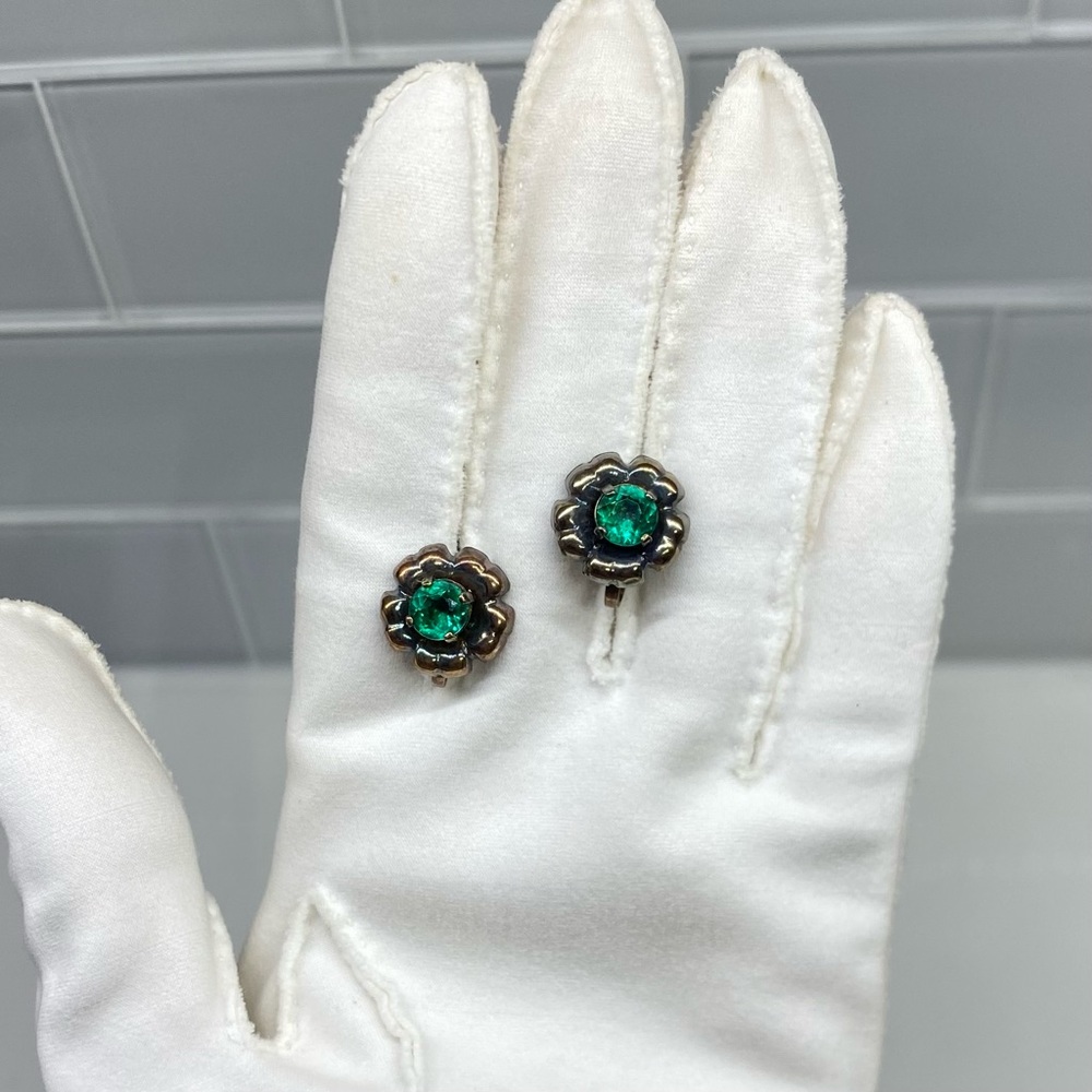 Vtg Silver Flower Screwback Earrings w Diamond Cut Green Jewel Sterling Repousse